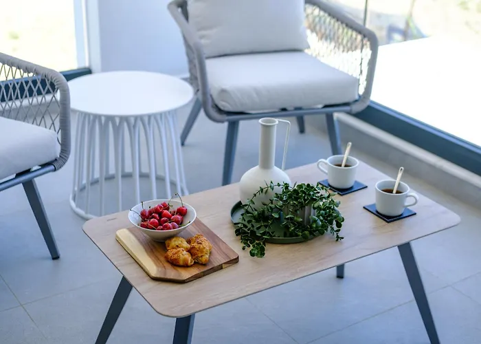 Artemis 105 - Seaside Stories * Livadhia