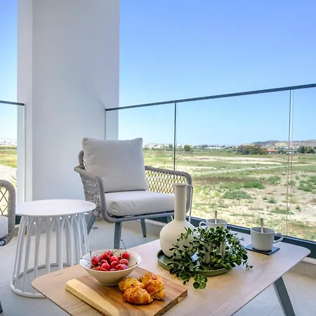 Artemis 105 - Seaside Stories * Livadhia