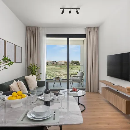 Artemis 105 - Seaside Stories * Livadhia