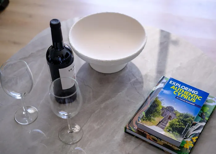 Artemis 105 - Seaside Stories * Livadhia